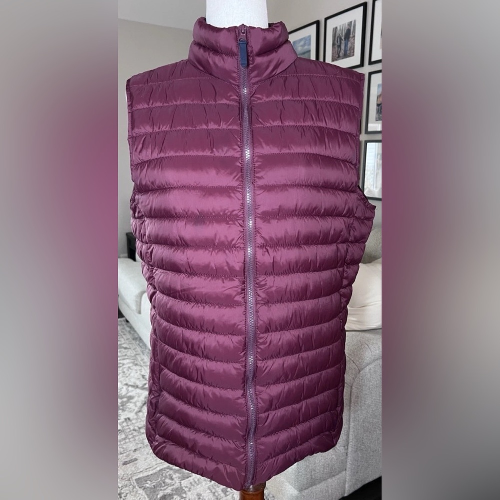 Joules Go To Gilet Full Zip Lightweight Puffer Vest in Port Wine Size Men Medium